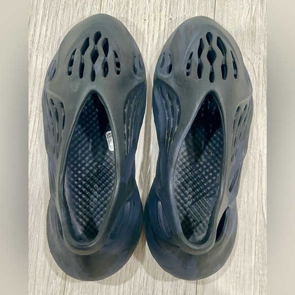 Authentic Yeezy foam runners size 10 great condition. Color midnight Blue/black - Picture 14 of 15